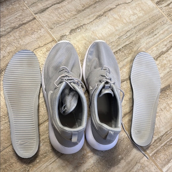 Nike Men's Roshe One Grey / White Size 13 - Picture 1 of 13